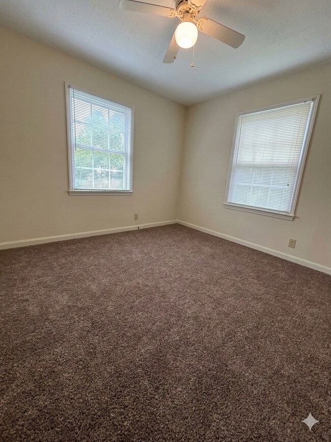 Foto del edificio - Available Now $1000.00!! *** Newly Renovated*** Your Perfect Home!