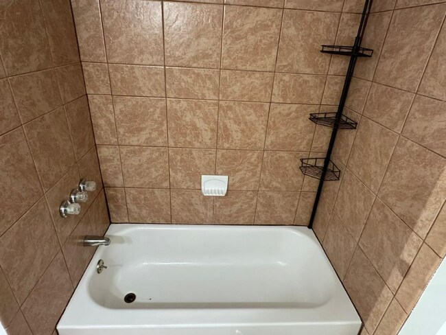 Foto del edificio - 301 Loureiro Ln