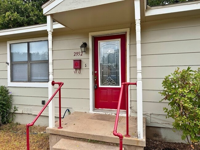 Building Photo - 2952 Moffett Ave