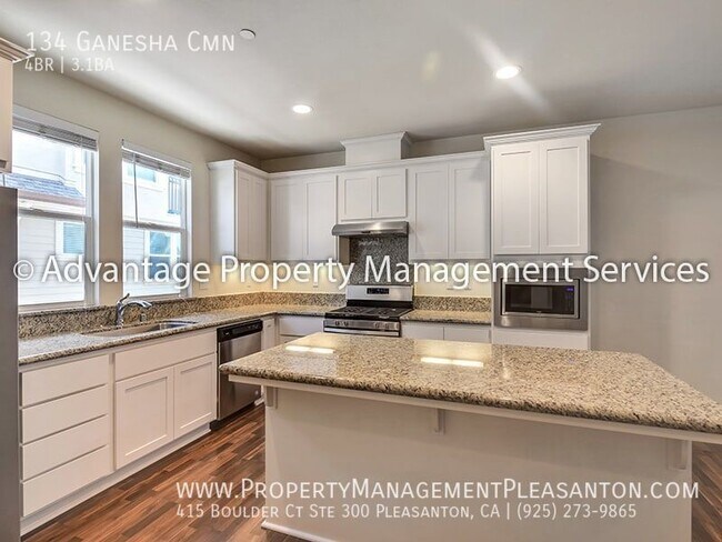 Building Photo - 4 bed, 3.5 bath, 1,710 sq. ft. townhouse