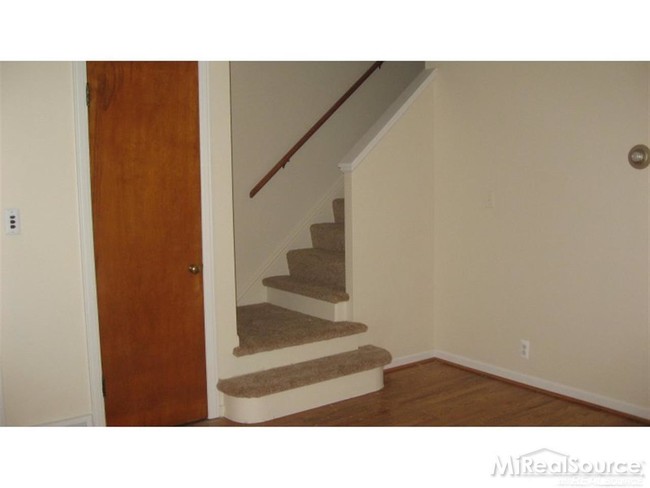 Building Photo - 971 Vernier Rd