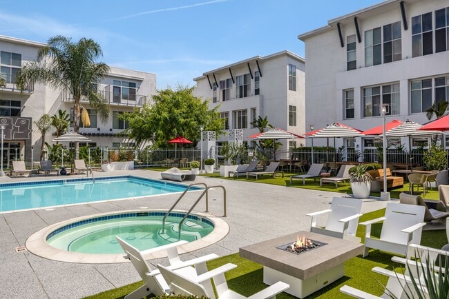 Building Photo - Lofts at Noho Commons