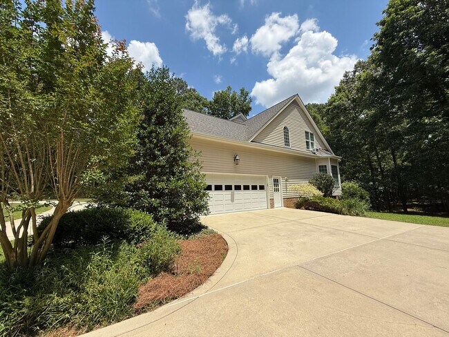 Foto del edificio - Tranquil and Secluded Raleigh Home with Un...