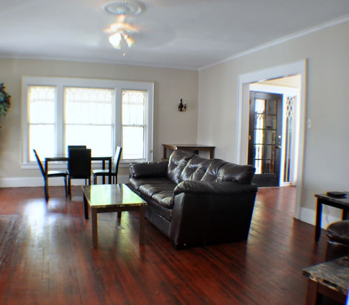Primary Photo - 826 Maryland Ave