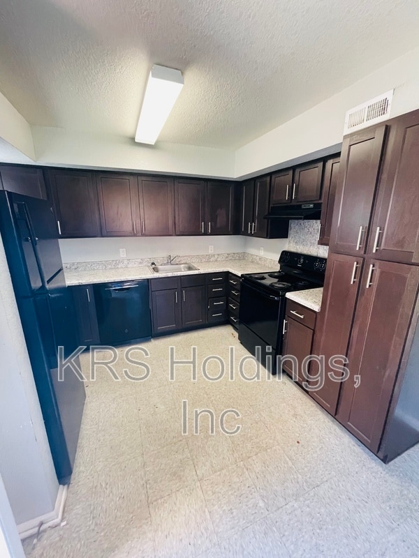 Building Photo - 4200 Newsome Dr