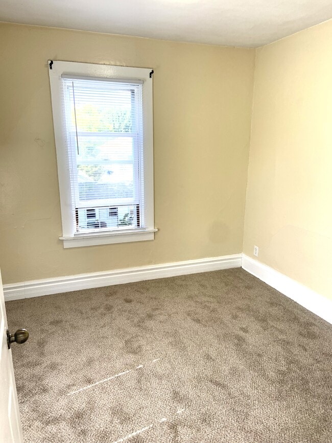 bedroom - 3904 14th Ave