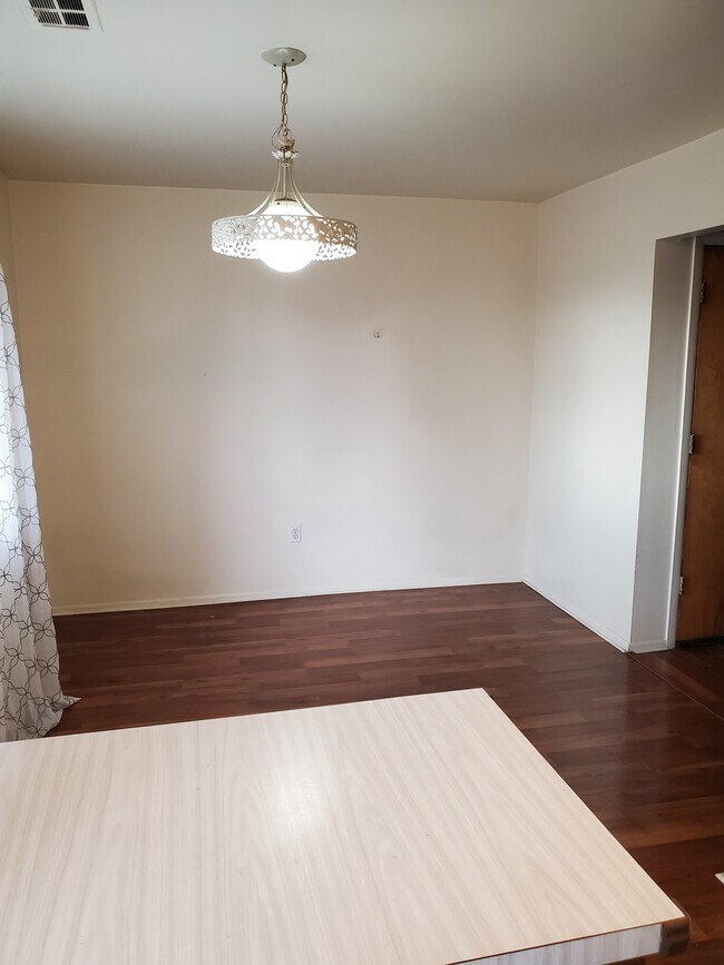Foto del edificio - 8171 Denwood Dr