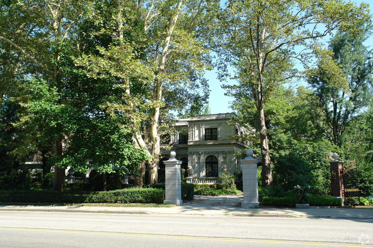 Building Photo - Moreland - Hoffstot House