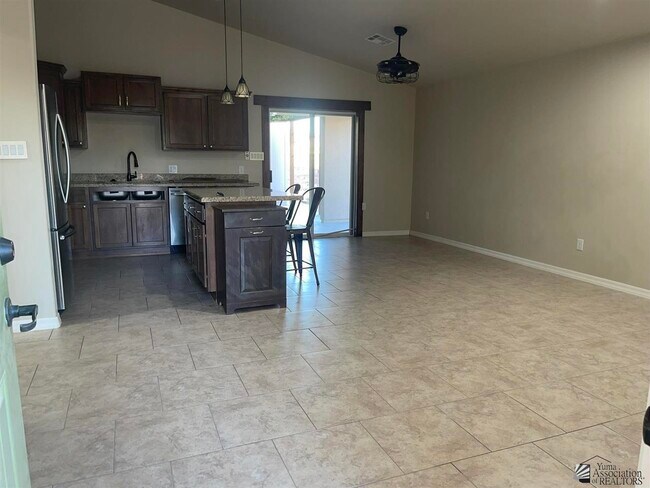 Foto del edificio - 12658 E 45th Ln