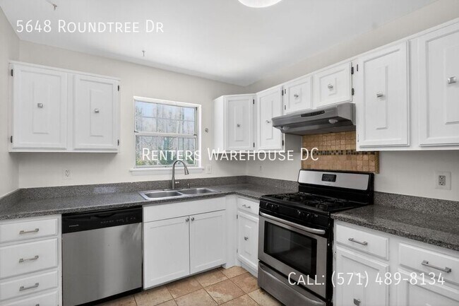 Foto del edificio - 5648 Roundtree Dr