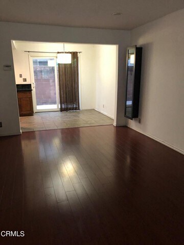 Building Photo - 327 E Live Oak St
