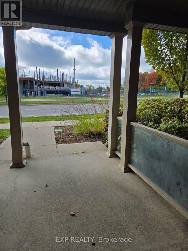 Photo du bâtiment - 1110 Fairway Rd N