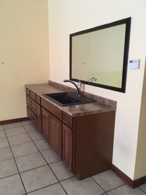 Interior 2 - 3700-3704 N Southport Ave