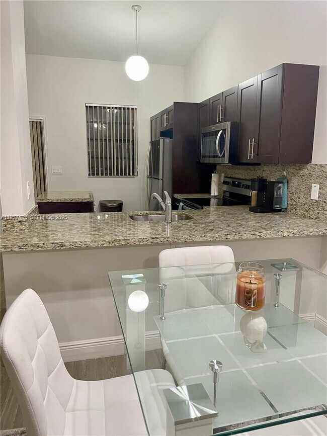 Foto del edificio - 6735 NW 193rd Ln