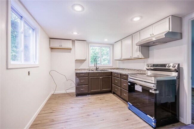 Foto del edificio - 1671 Creek St