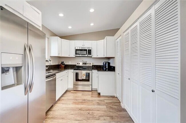 Building Photo - Cozy 2 bedroom home in the Widefield area