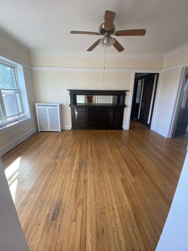 Dining room - 2544 W Gunnison St