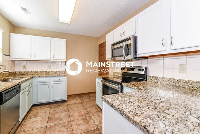 Foto del edificio - 3 Bedroom Pet-Friendly Home in Avon, IN with Main Street Renewal