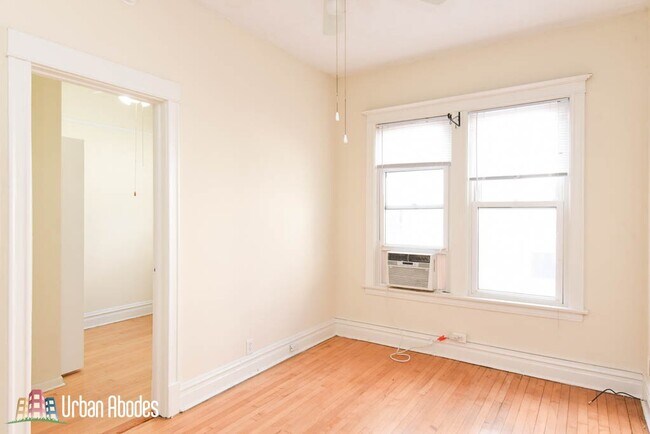 Building Photo - 1721 W Nelson St