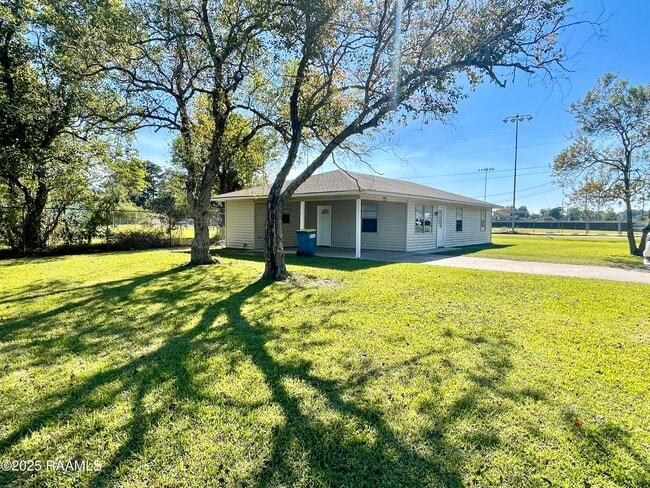 Building Photo - 1084 Red Barn Rd