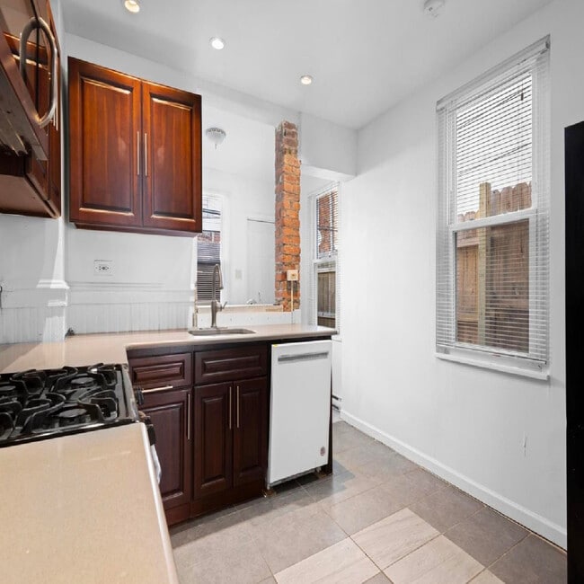 Building Photo - 539 Fernon St