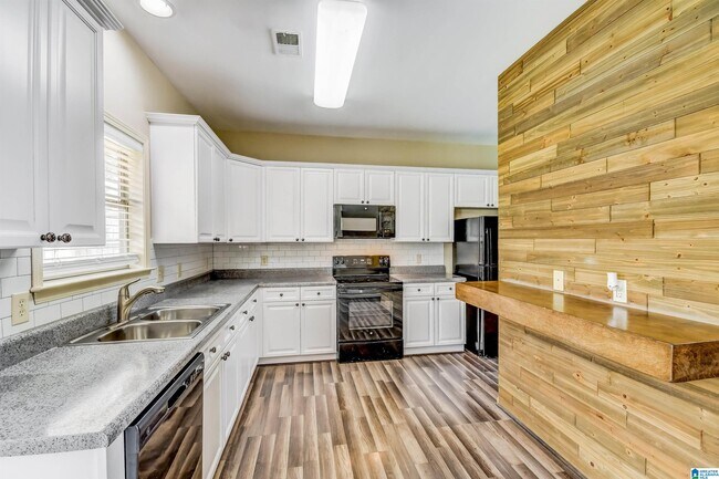 Building Photo - 2212 Rushton Ln