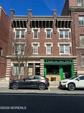 Building Photo - 513 Bangs Ave