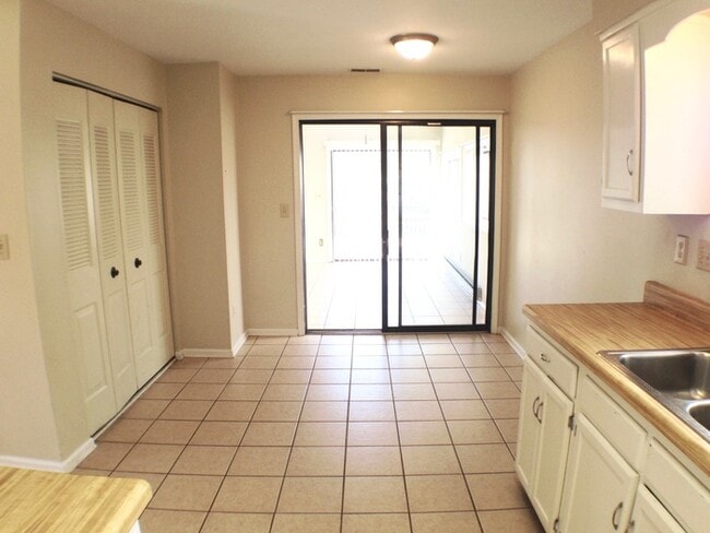 Foto del edificio - 5436 Chatham Lake Dr