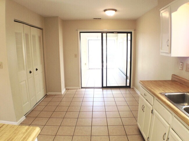 Foto del edificio - Beautiful and Waterfront!