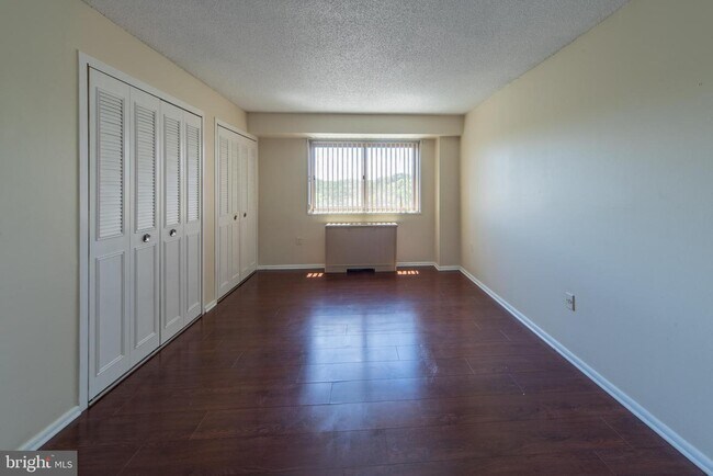 Building Photo - 2500 N Van Dorn St