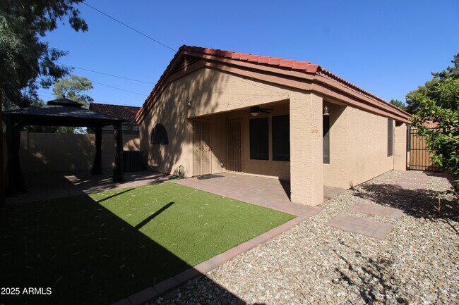 Foto del edificio - 602 N Cobblestone St