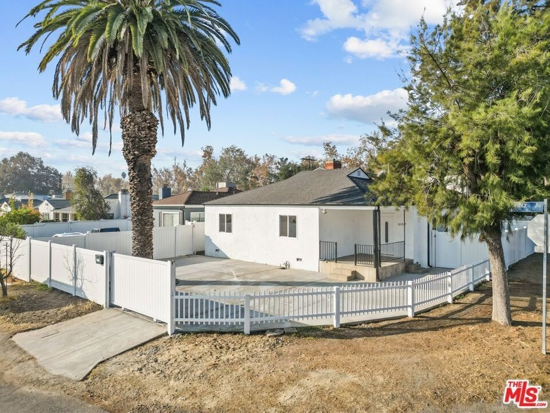 Primary Photo - 6157 Colfax Ave