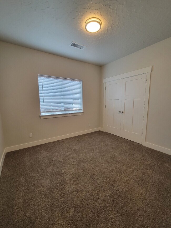 Building Photo - 702 E 6th Emmett