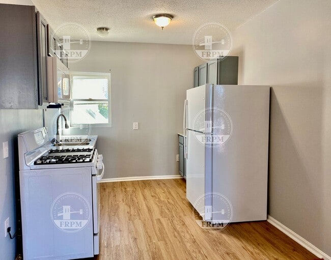 Building Photo - 1879 N Main St