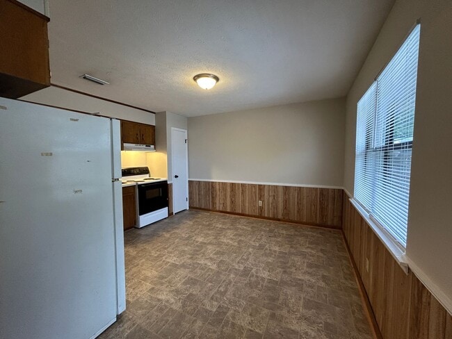 Building Photo - McCullars- 422