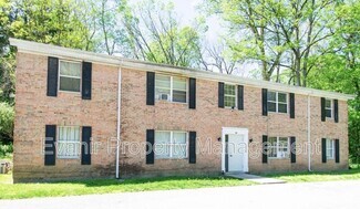 Building Photo - 3043 Idylwilde Blvd
