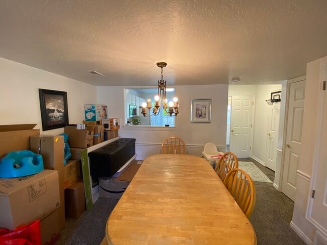 Building Photo - Townhome in Provo