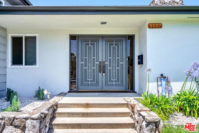 Foto del edificio - 5137 Reynier Ave