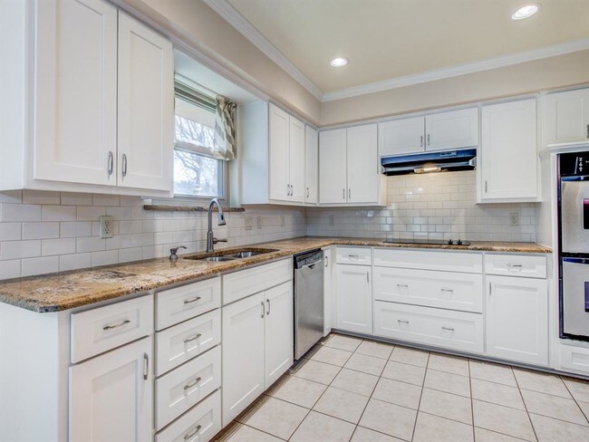 Building Photo - 1617 Wagonwheel Dr