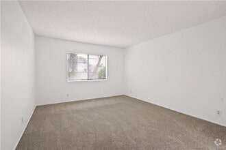 Building Photo - 9251 Orizaba Ave