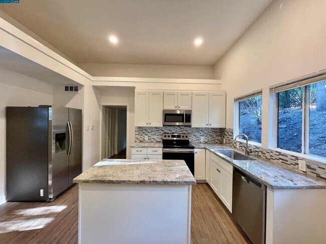 Foto del edificio - 351 Shady Glen Rd