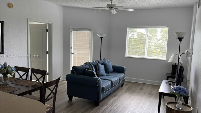 Foto del edificio - 6001 SW 70th St