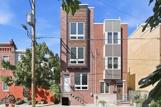 Building Photo - 2647 Latona St