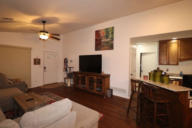 Building Photo - Spacious Home for Rent!