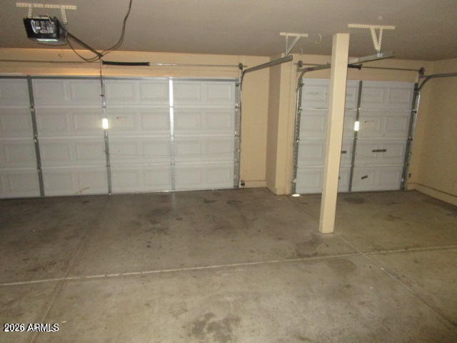 Foto del edificio - 16044 W Adams St