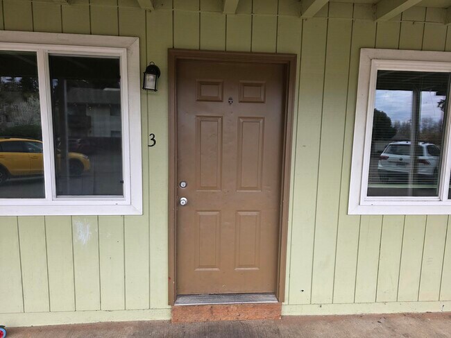 Foto del edificio - 300 Whitesell Ave W