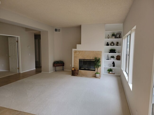 Foto del edificio - Creekside 1st Floor Condo
