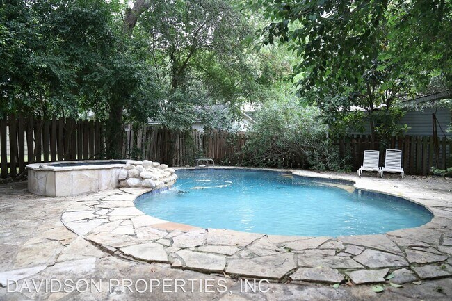 Foto del edificio - 3 br, 2 bath House - 135 Tuxedo Ave