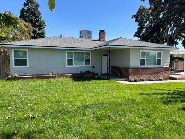 Building Photo - Oaks Ave 13229
