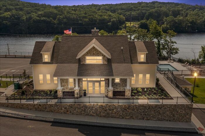 Primary Photo - 1306 River View Ln